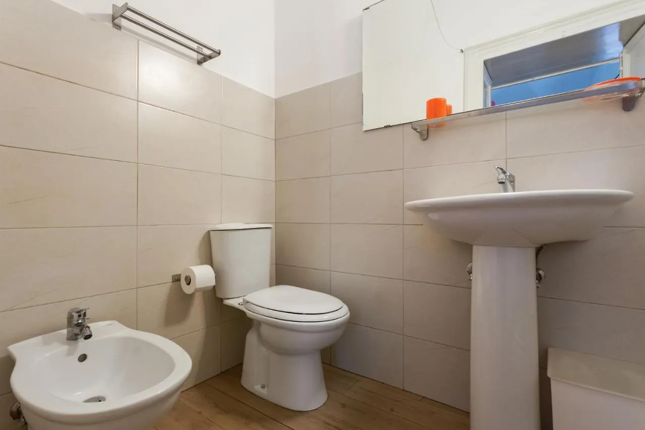Maison d'hôtes Da Gianni E Lucia Rooms With Bathroom In The City Center Catane
