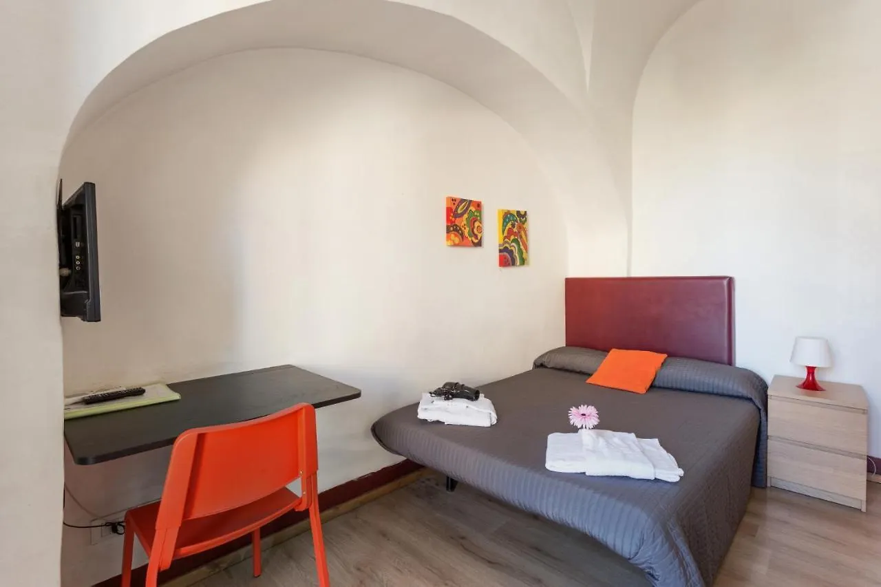 Da Gianni E Lucia Rooms With Bathroom In The City Center Catania Guest house